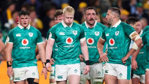 Ireland looking dejected 
