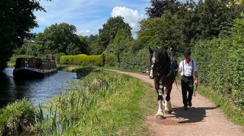 The horse-drawn barge in action