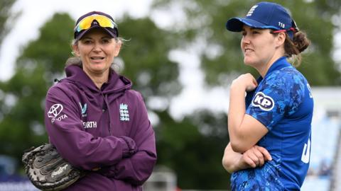 England women's head coach Charlotte Edwards and Nat Sciver-Brunt talk before a game