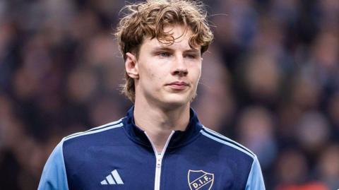 August Priske warming up before a match for Djurgardens 