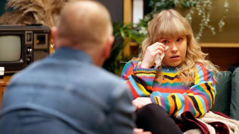 Nicole has a therapy session with psychotherapist Owen O'Kane 