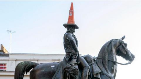 Duke of Wellington statue in Glasgow with a cone on its head