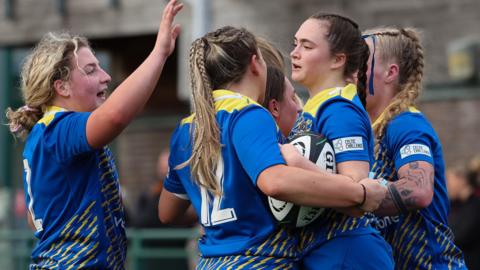 Gwalia Lightning can go top of the table with a win at Wolfhounds.
