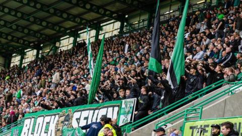 Hibs crownd