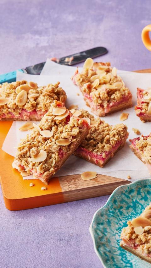 Rhubarb crumble bars