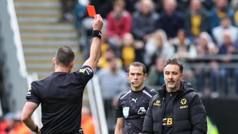 Vitor Pereira is sent off