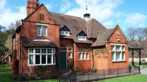 The lodge building in Endliffe Park 