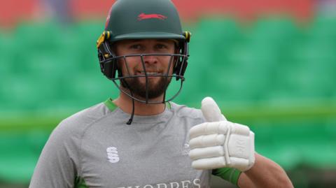 Leicestershire batter Sol Budinger gives a thumbs up