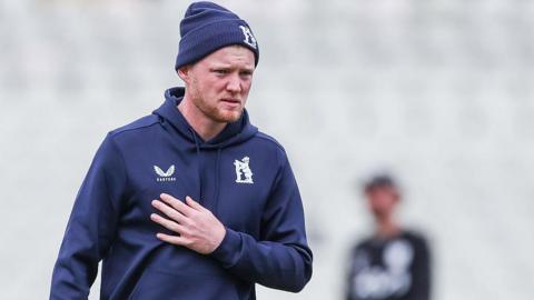 Dan Mousley of Warwickshire taking part in the pre-match warm-up