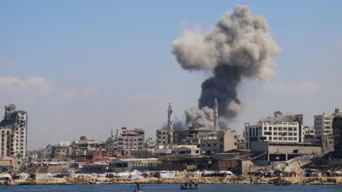 Smoke rises following Israeli strikes in Gaza City (18 September 2025)