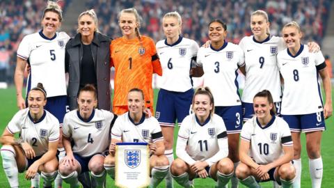 Steph Houghton and the current England squad