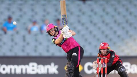 Ellyse Perry batting for Sydney Sixers