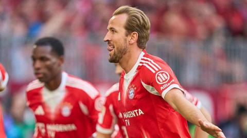 Harry Kane celebrates with Bayern Munich players