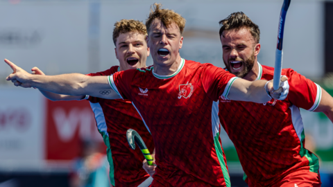 Gareth Furlong celebrates his first goal