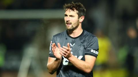 Danny Hylton applauds Charlton Athletic's fans 