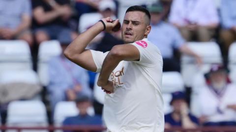 Beyers Swanepoel bowls for Kent