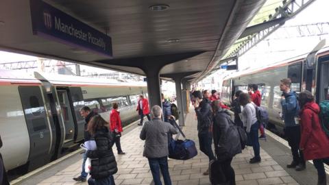 Manchester Piccadilly platform