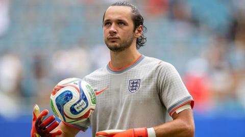 James Trafford of England looks to the scoreboard before the FIFA World Cup 2026 Quarter Final match between Norway and England at Miami Stadium. 