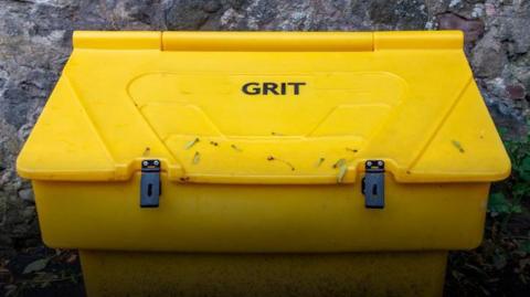 A large yellow box with the word grit on it