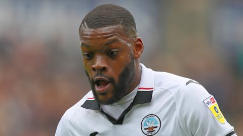 Olivier Ntcham in action for Swansea City