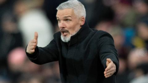 Aberdeen manager Jim Goodwin on the touchline at Tynecastle Stadium