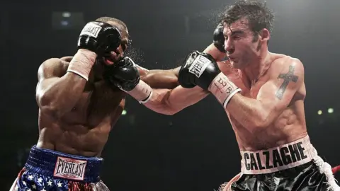 Jeff Lacy a Joe Calzaghe mewn gornest uwch bwysau canol y byd ym Manceinion yn 2006 