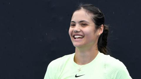 Emma Raducanu smiles during practice