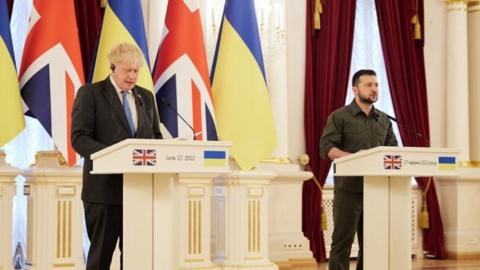 Boris Johnson and Volodymyr Zelensky