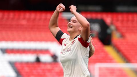 Zara Shaw celebrates scoring for Liverpool