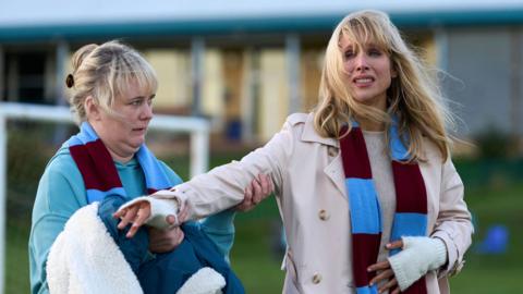 Philippa Dunne, Lucy Punch 