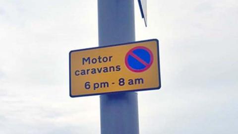 Sign saying motor caravans are not permitted