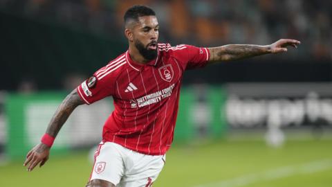 Douglas Luiz playing for Nottingham Forest