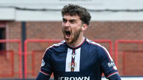 Dundee score late winner