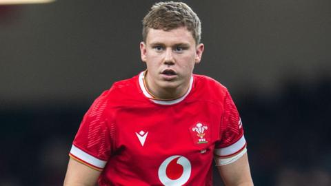 Scarlets fly-half Sam Costelow has played 19 internationals for Wales