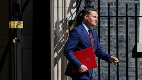 Wes Streeting outside Downing Street