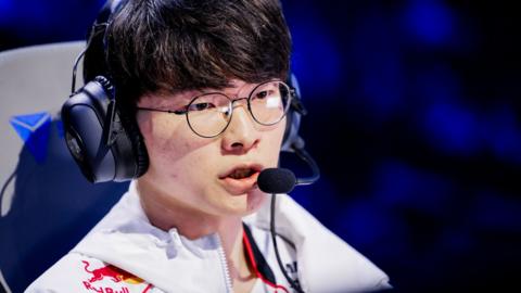 Faker with his headset on