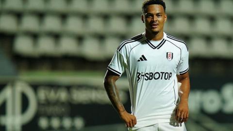 Rodrigo Muniz wears the white of Fulham
