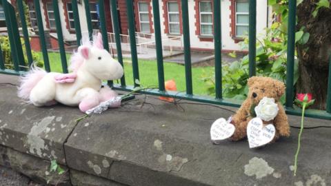 Teddy bears and flowers