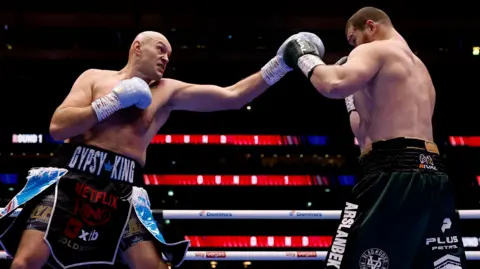 Tyson Fury punches Arslanbek Makhmudov