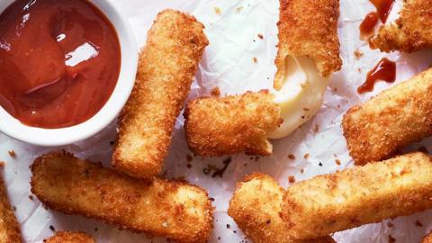 Air fryer mozzarella sticks