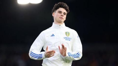 Archie Gray during Leeds warm-up