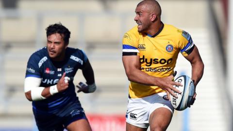 Jonathan Joseph of Bath Rugby goes on the attack