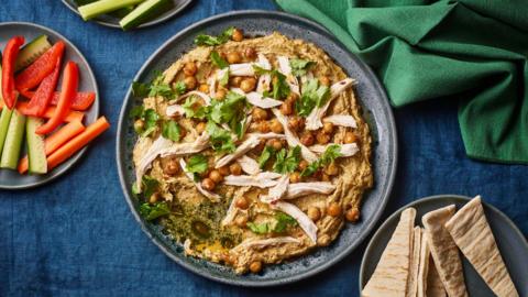 Hearty hummus with flatbread