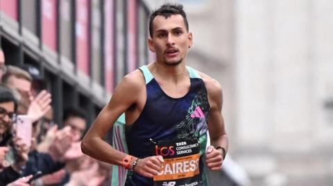 Emile Cairess in action at the London Marathon