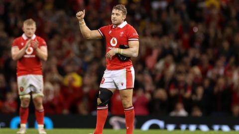 Leigh Halfpenny thanks the fans