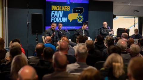 Matt Jackson speaks to fans at Fan Forum