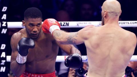 Anthony Joshua slips a punch from Robert Helenius