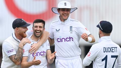 England players celebrating a wicket against Australia
