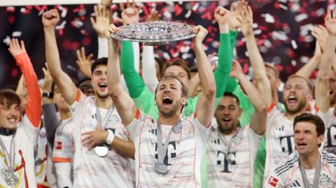 Harry Kane lifts Bundesliga  trophy