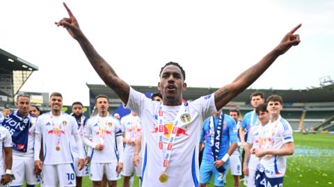 Junior Firpo celebrates winning Championship in front of fans